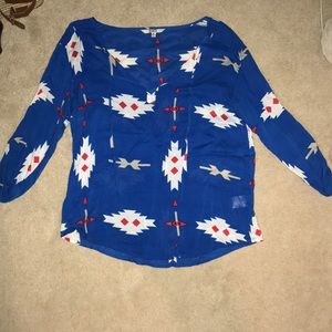 BB Dakota blue tribal 3/4 length top size M